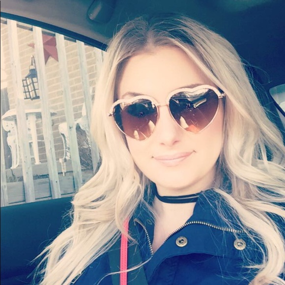 Meet your Posher, Katie - Picture 1 of 1